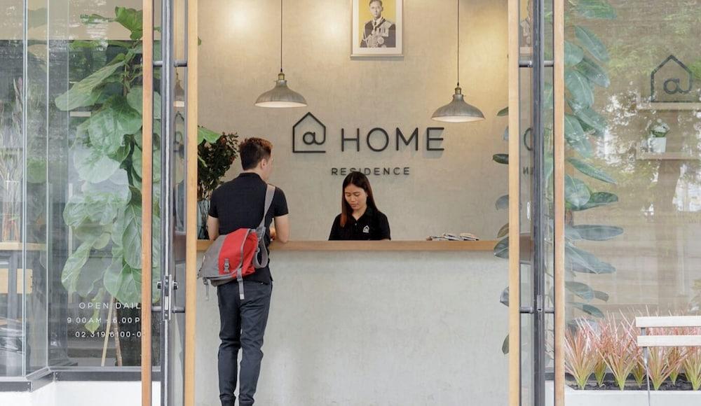 @Home Residence Bangkok Buitenkant foto
